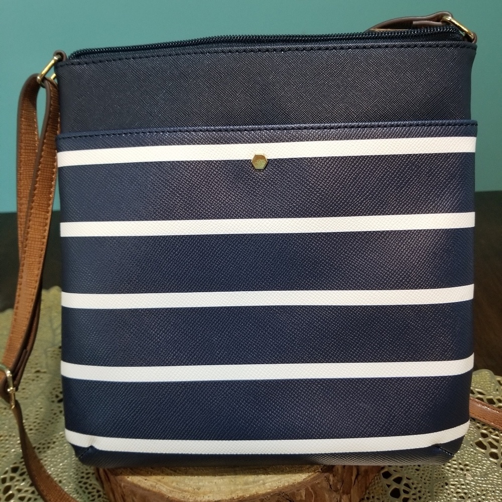 🛍Kelly & Katie crossbody purse🛍 - Picture 4 of 4